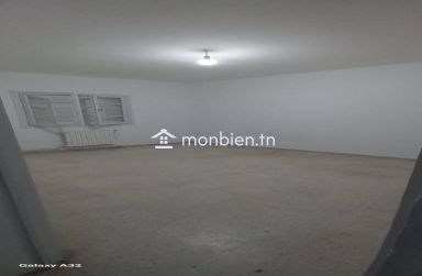 un appartement S+3 situé à Manar 1