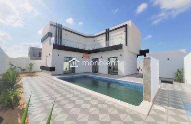 VILLA NEUVE AVEC TITRE BLEU À TEZDAINE DJERBA ZA