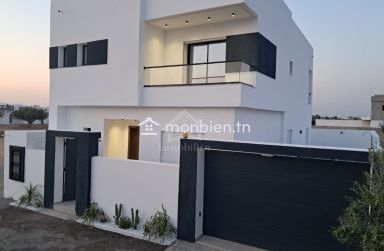Villa toute neuve S+3 avec piscine à Hammamet Sud à vendre