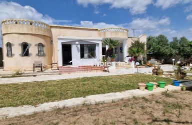 Une villa S+3 avec garage et jardin à vendre à Birbouregba 51355351