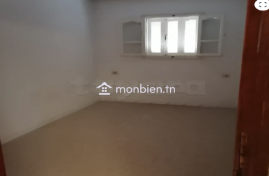 une maison située au 2ème étage à El Omrane Supérieur,
