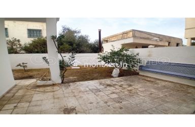 À Vendre  Exceptionnelle RDC de Villa à Ariana ville