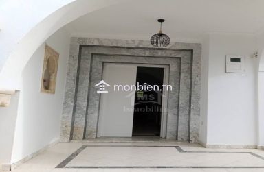 Location estivale: Une villa avec piscine et jardin à louer 51355351