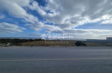 Terrain pieds dans l'eau de 3333 m² à Korba à vendre