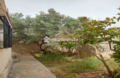 Une villa S+3 avec garage et jardin à vendre à Birbouregba 51355351