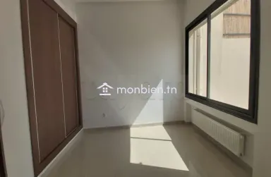 Très bel appartement S+2 avec jardin à Ennasr 2