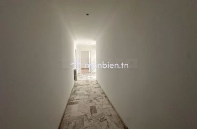 un bel appartement S+3 situé au 6ᵉ et dernier étage d’une résidence calme et sécurisée