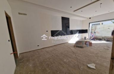 Villa S+4 avec jardin et piscine à vendre à Yamine Hammamet 51355351