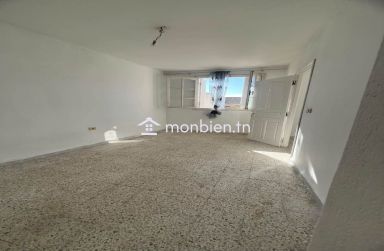 Appartement à bien vivre, propre, belle situation et habitable de suite