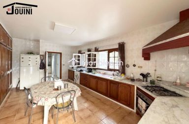 Grande Villa Près De Fatouma Bourguiba Au Bardo