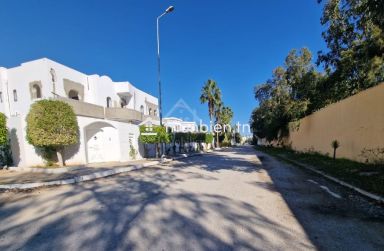 Villa S+4 avec jardin et piscine à vendre à Yamine Hammamet 51355351