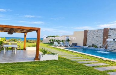 A vendre villa s+3 avec piscine pied dans l'eau à kerkouane