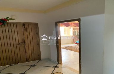 Spacieuse maison S+2 avec jardin à Hammamet Sud à vendre