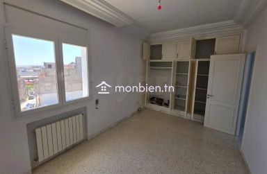 *À Louer – Étage de Villa S+4 Indépendant à Jardin d’El Menzah*
