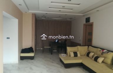 Opportunité Rare Ariana Essoughra. Bâtiment: Villa et 5 app