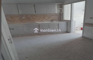 un grand appartement S+2 situé dans un quartier calme