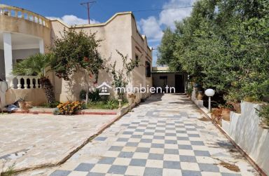 Une villa S+3 avec garage et jardin à vendre à Birbouregba 51355351