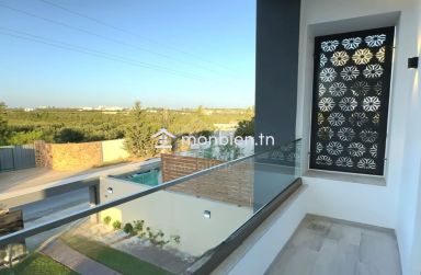 Villa toute neuve avec piscine et jardin à vendre 51355351