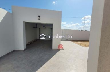 VILLA DE PLAIN-PIED AVEC PISCINE À HOUMT SOUK DJERBA ZA