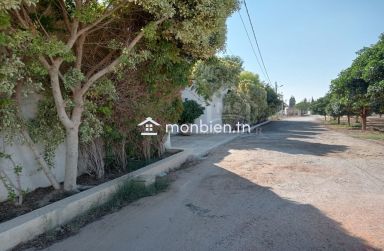 Terrain de 423 m² dans la zone de Sidi Mahressi à vendre 51355351