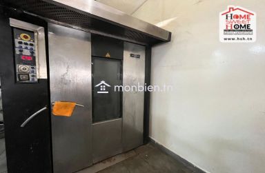 Local Velours Noir à Vendre à La Marsa