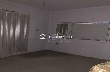 Maison S+2 avec 3 garages à vendre à Korba 51355351