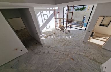 Villa S+4 avec jardin et piscine à vendre à Yamine Hammamet 51355351
