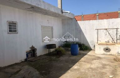 Maison S+2 avec 3 garages à vendre à Korba 51355351