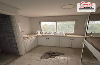 Bureau H4 Pallotta à Louer à Kasba