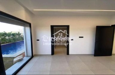 appartement S3 de 250 m récemment construite à Hammamet