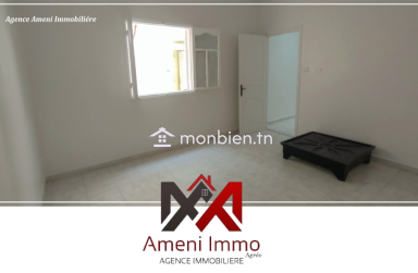 A vendre villa très propre sur 02 étages à El Mourouj 4.