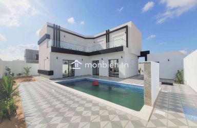 VILLA NEUVE AVEC TITRE BLEU À TEZDAINE DJERBA ZA