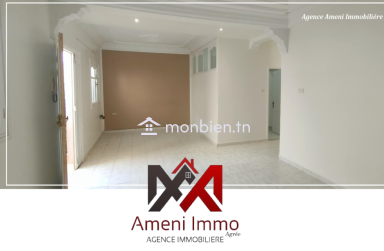 A vendre villa très propre sur 02 étages à El Mourouj 4.