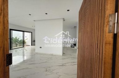 À Vendre Villa Moderne avec Piscine à Hammamet Nord