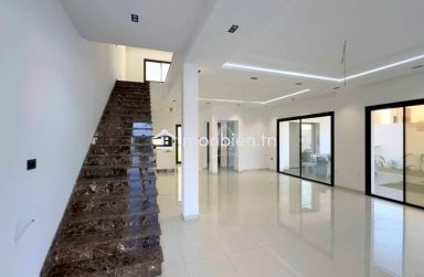 Belle villa toute neuve 2S+4 avec piscine à vendre 51355351