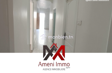 A vendre villa très propre sur 02 étages à El Mourouj 4.