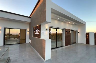 Villa S+4 toute neuve avec piscine à vendre à Hammamet Sud