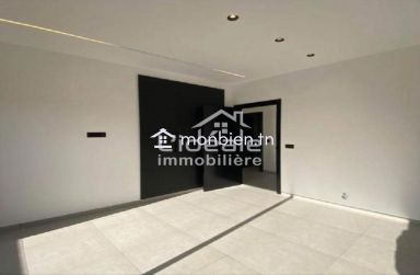 appartement S3 de 250 m récemment construite à Hammamet