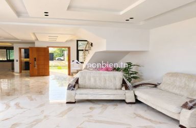 A vendre villa s+3 avec piscine pied dans l'eau à kerkouane