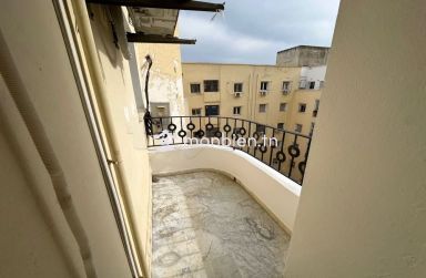 un bel appartement S+3 situé au 6ᵉ et dernier étage d’une résidence calme et sécurisée