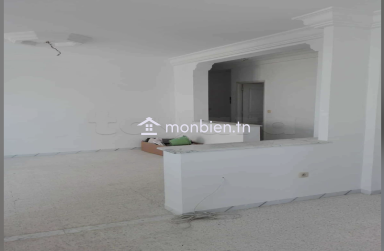 un grand appartement S+2 situé dans un quartier calme