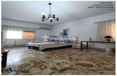 À VENDRE ÉTAGE DE VILLA EN RDC INDÉPENDANT EN PLEIN COEUR DE RADES