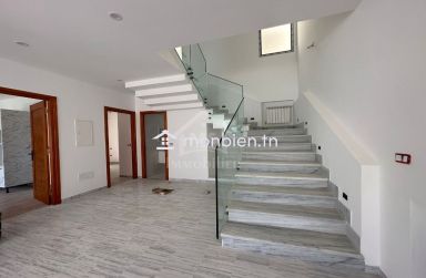 Belle villa toute neuve S+4 avec piscine à vendre 51355351