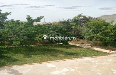 Une villa S+3 avec garage et jardin à vendre à Birbouregba 51355351