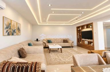 Villa indépendante  s+3 avec piscine meublée a vendre à kelibia
