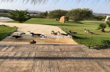 Une villa toute neuve avec piscine à vendre à Hammamet Sud