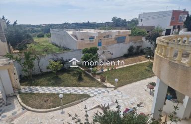 Une villa S+3 avec garage et jardin à vendre à Birbouregba 51355351