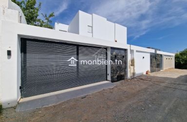 Villa toute neuve S+4 avec piscine à Hammamet Zone Craxi à vendre 51355351