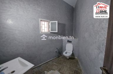 Local Zarhena à Louer à Charguia