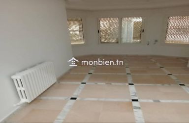 Un spacieux étage de villa